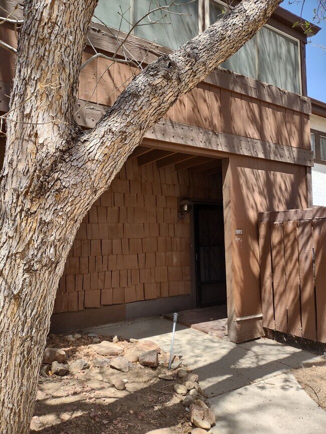 Foto del edificio - ALL PROSPECTIVE TENANTS MUST SUBMIT A $58 NON-REFUNDABLE APPLICATION FEE PER APPLICANT ONLINE AND...