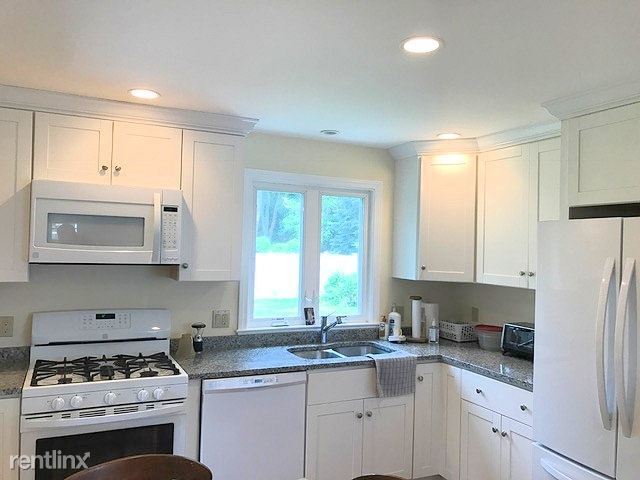 Building Photo - 4 br, 1 bath House - 379 Plain St