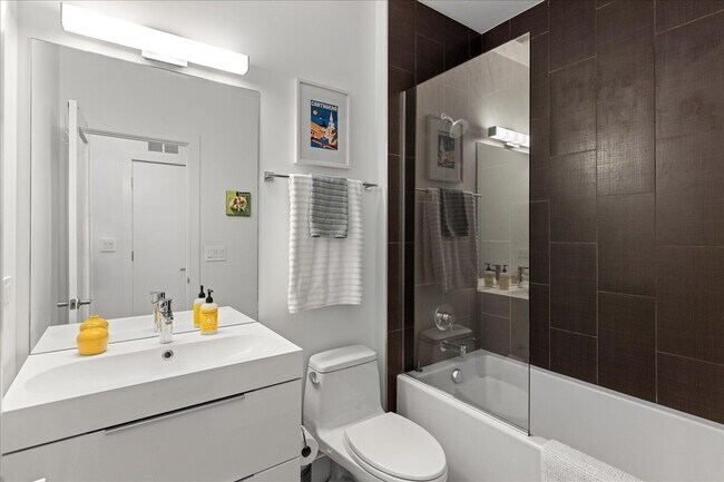 Photo - 1944 W Thomas St Apartment