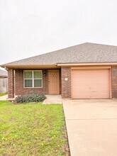 Building Photo - 511 Karey Dr