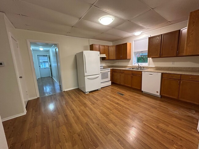 Building Photo - 430 S 14th St