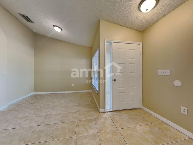 Foto del edificio - 305 Abigail Rd