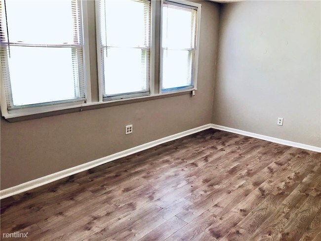 Foto del edificio - 1 br, 1 bath  - 307 W 42nd St 4