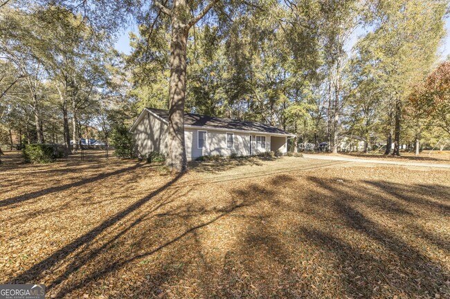 Building Photo - 245 Lake Joy Rd