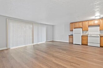 Building Photo - 1217 NE 122nd Ave