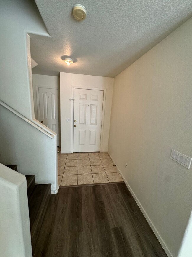 Building Photo - Beautiful Home in a Great Location!