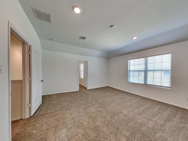 Foto del edificio - 24011 Mustang Run Dr