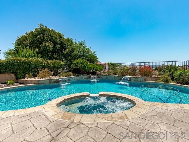 Building Photo - 5575 Meadows Del Mar