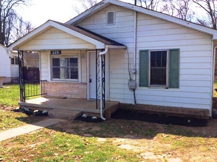 Primary Photo - 2231 E Fairview Ave
