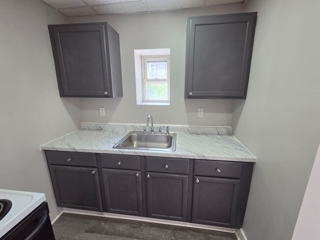 Building Photo - 816 Laufer St