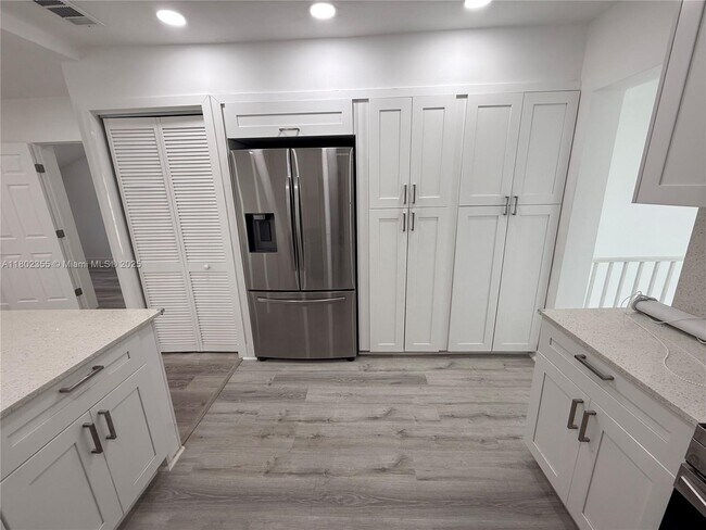 Foto del edificio - 6391 SW 39th St