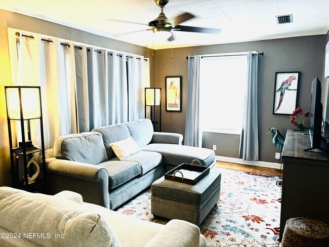 Foto del edificio - 4245 Redwood Ave