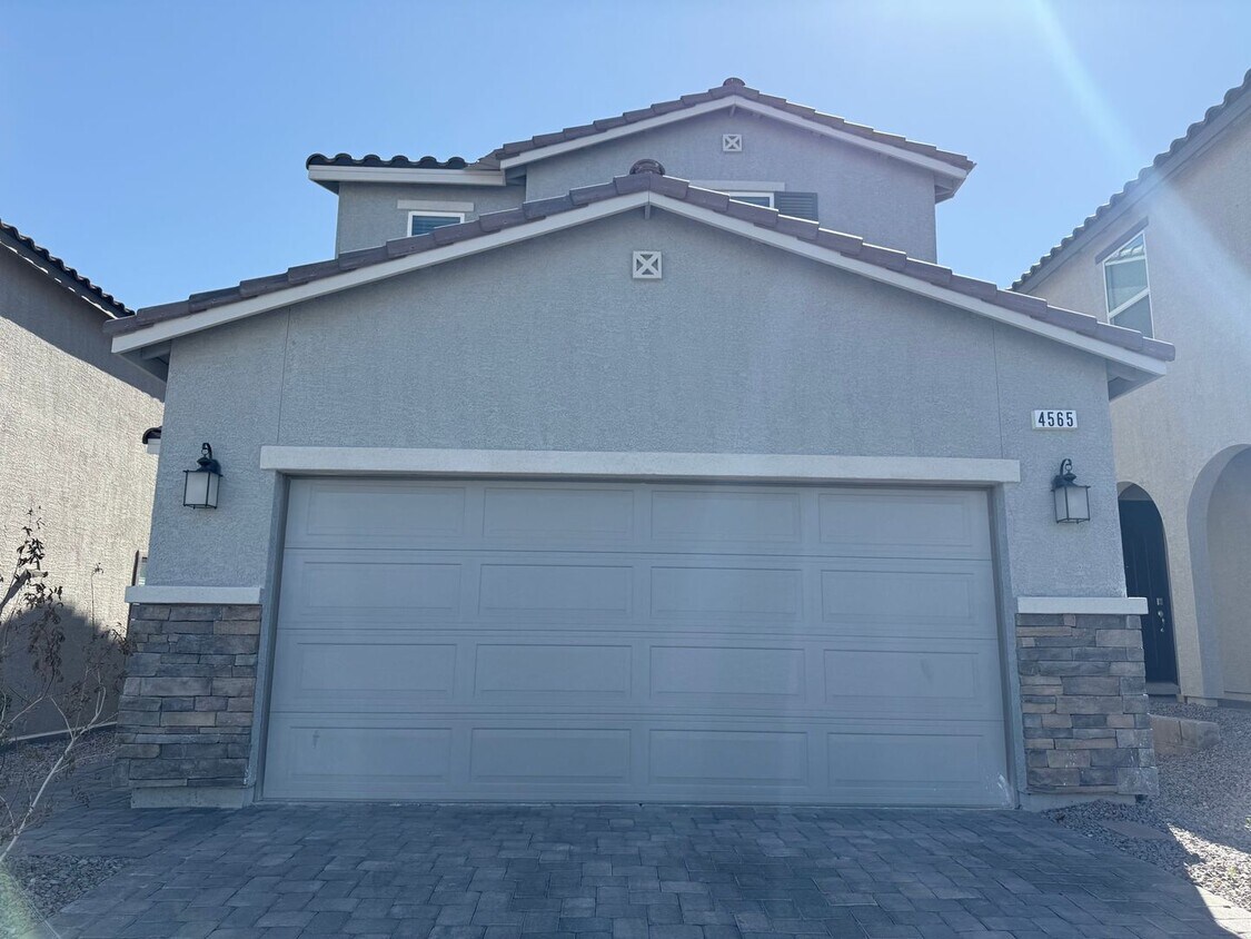 Primary Photo - Beautiful two-story single-family house