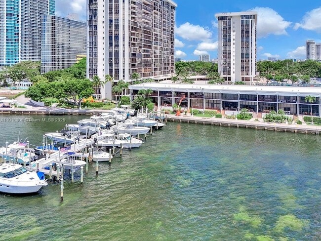 Building Photo - 1915 Brickell Ave