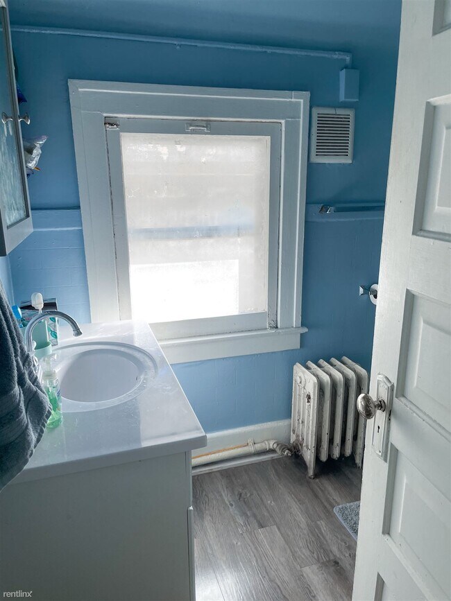 Foto del edificio - 5 br, 1.5 bath House - 930 Dewey Ave