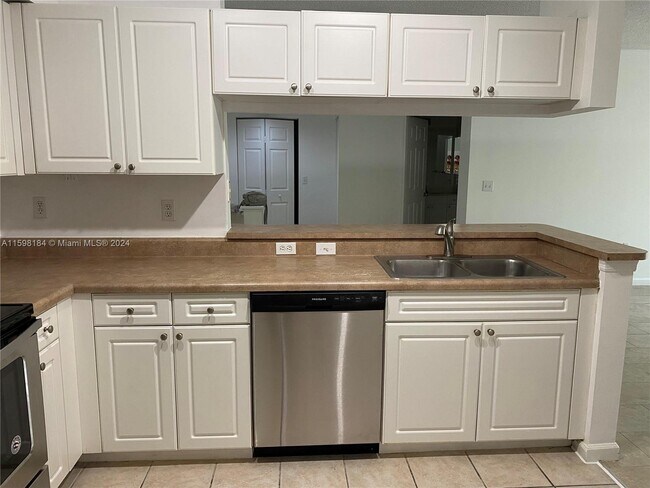 Building Photo - 17150 North Bay Road Apt #2313, Sunny Isle...