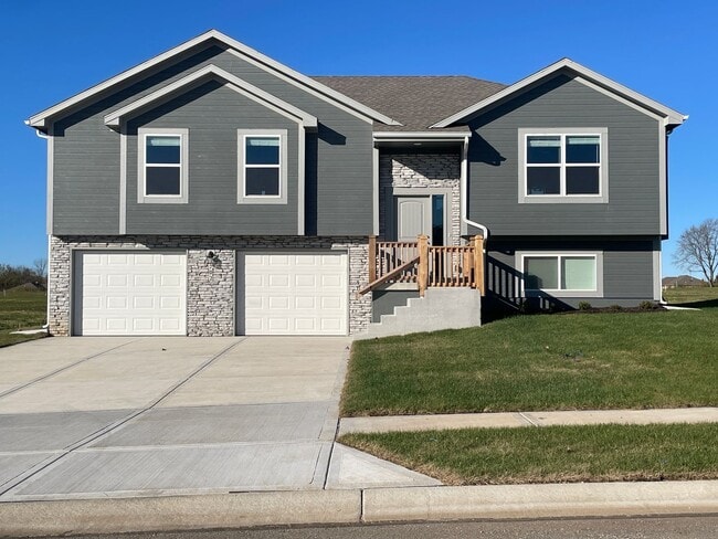 Building Photo - 702 Summer Dawn Cir