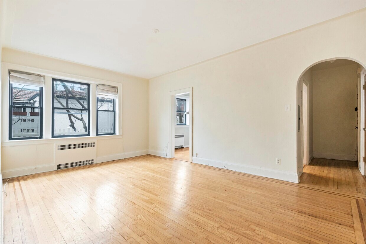 Foto principal - 7427 JFK Blvd E