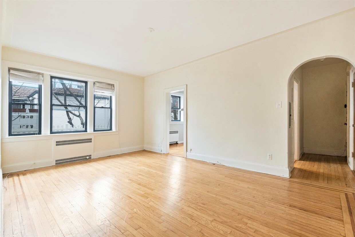 Primary Photo - 7427 JFK Blvd E