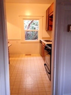 Vista de la cocina al patio trasero - 1652 RUSSELL ST