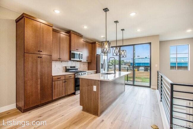 Building Photo - 3 br, 4 bath House - 2074 S Holly St #2