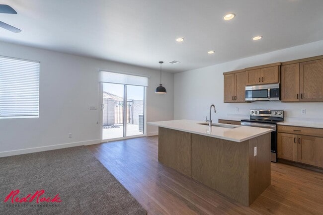 Building Photo - Gorgeous NEW 4 Bedroom Townhome with Pool ...
