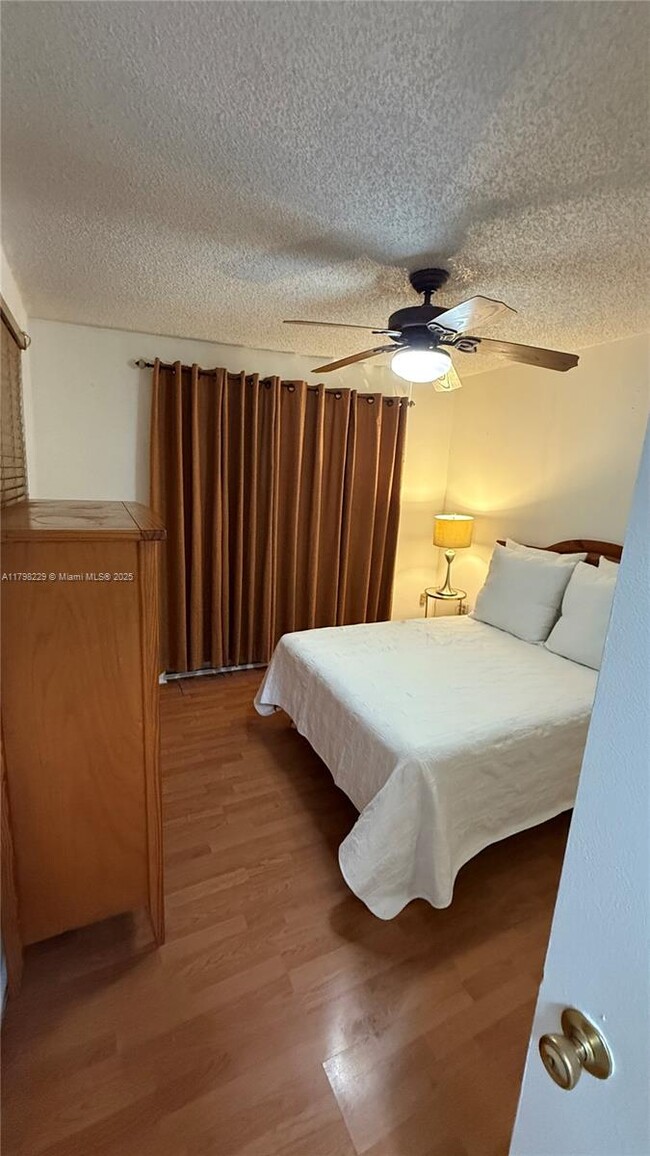 Foto del edificio - 728 SE Park Dr