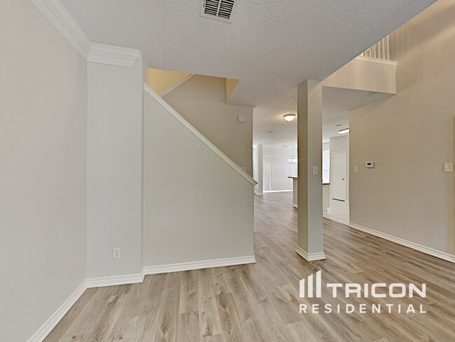 Foto del edificio - 300 Westbrook Dr