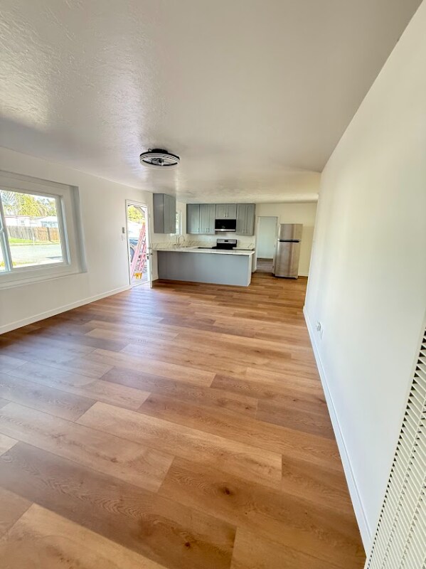 Building Photo - 8927 Delrose Ave