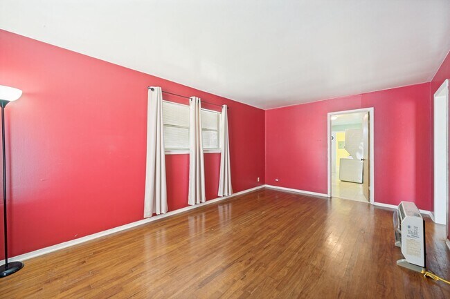 Foto del edificio - CHARMING DENVER HEIGHTS 3-BEDROOM