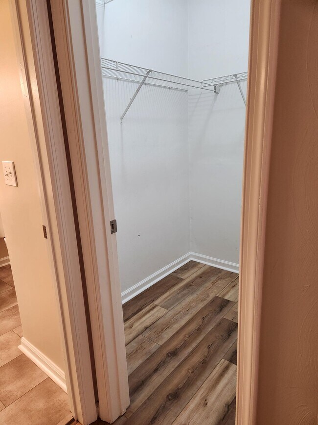 Foto del edificio - 1002 Primrose Ln