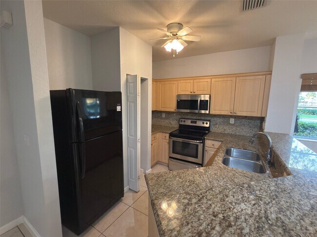 Building Photo - 8320 Santa Monica Ave