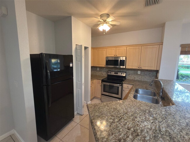 Foto del edificio - 8320 Santa Monica Ave