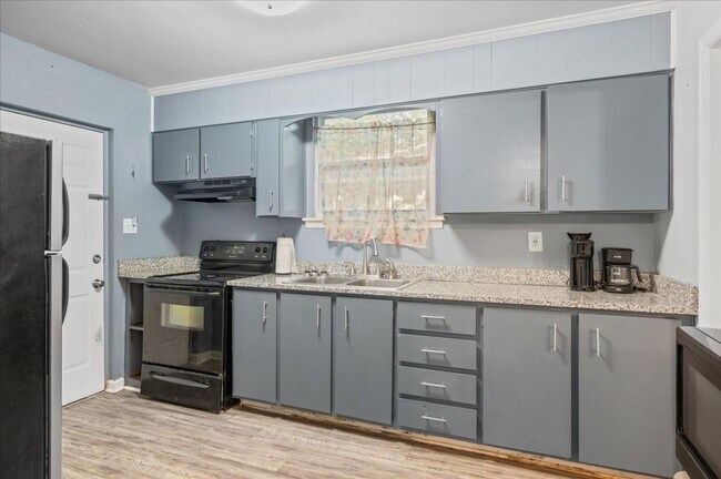 Foto del edificio - 3-Bedroom Home Near Memorial Hospital – Pe...
