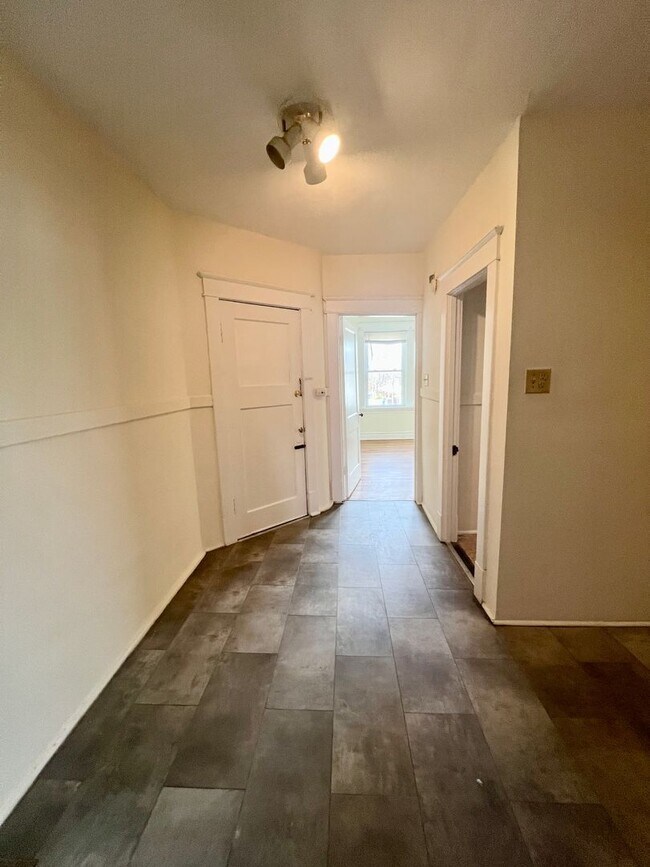 Foto del edificio - 911 St Rita Ave