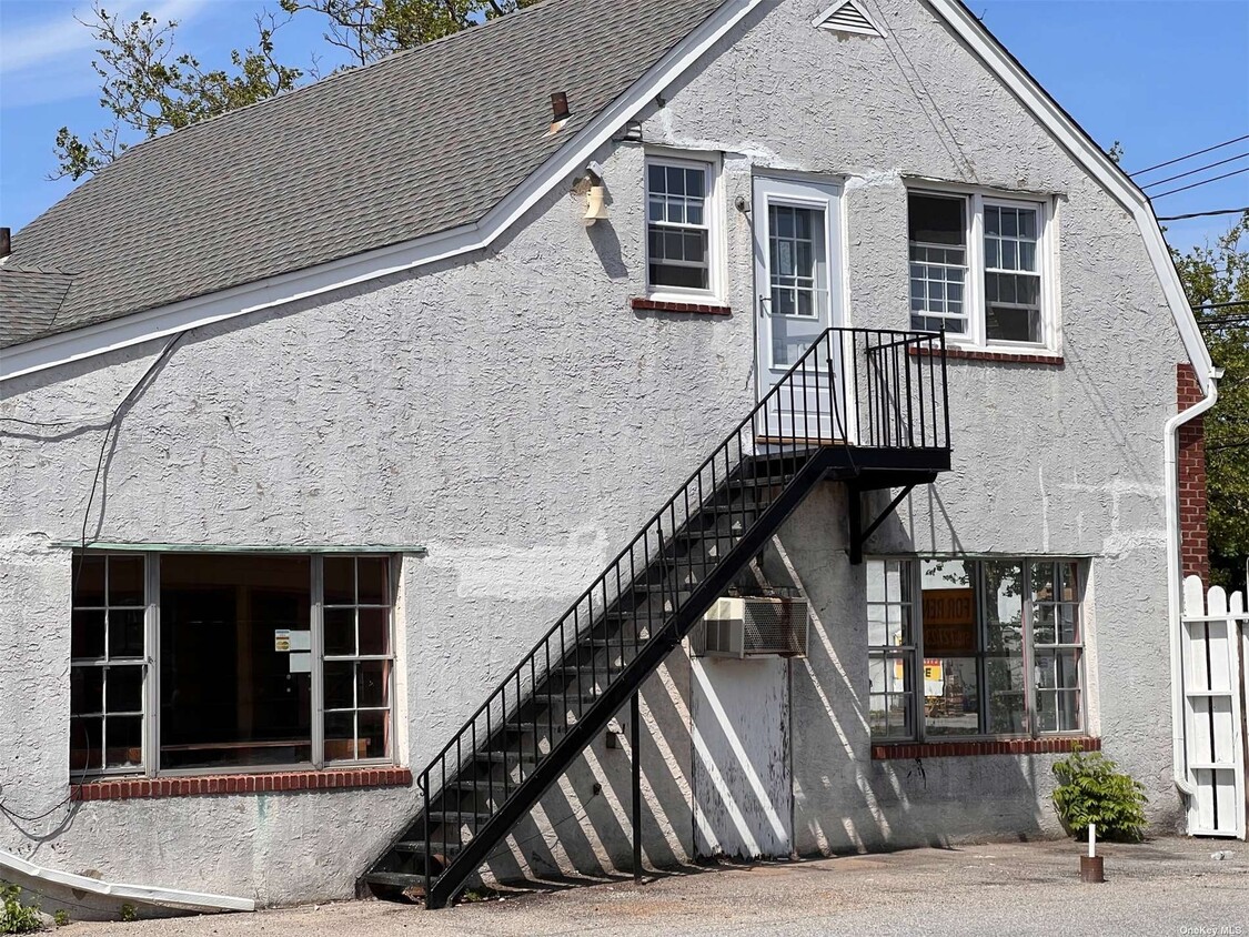 Primary Photo - 3256 Long Beach Rd