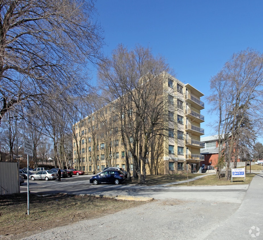 Building Photo - 3210 Lawrence Ave E