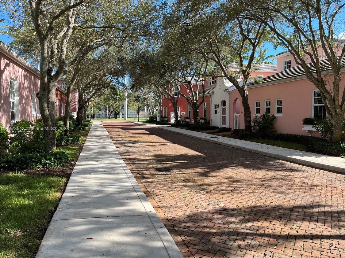 Foto principal - 570 Loretto Ave