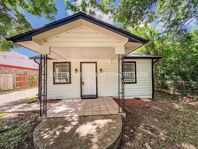 Building Photo - 331 Red Wing Dr