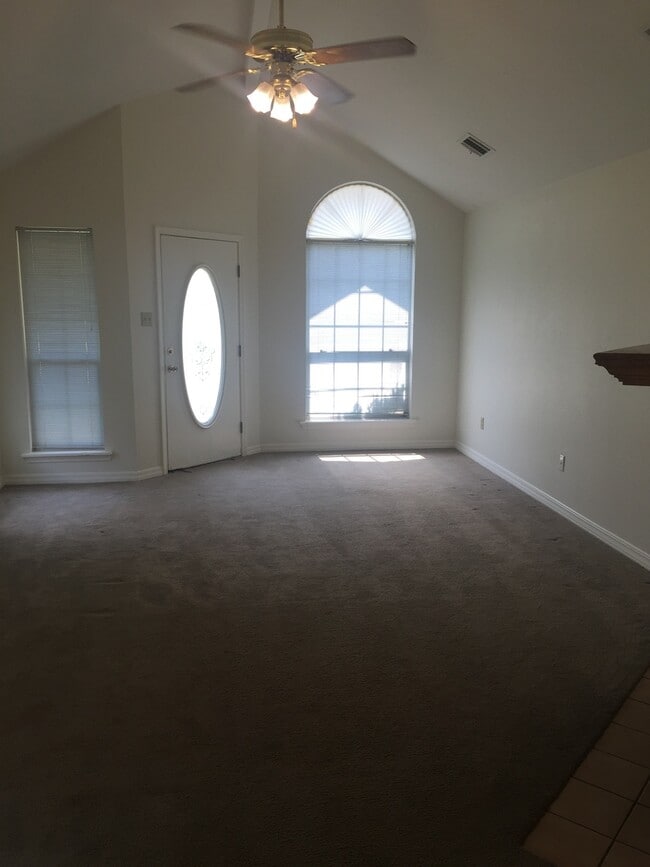 Building Photo - Lovely 2 br 2 ba patio home for lease outs...