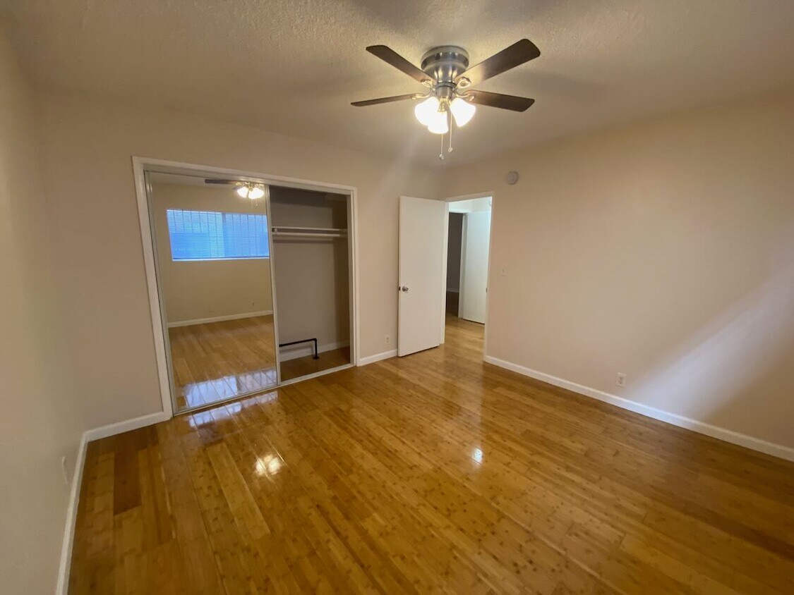 Primary Photo - 1317 S Bundy Dr