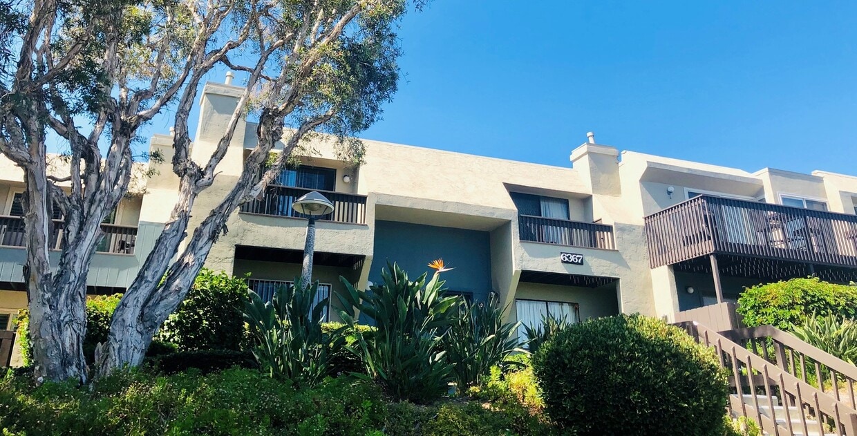 Foto principal - 2 bedroom, 2 story Mission Valley Townhouse with garage
