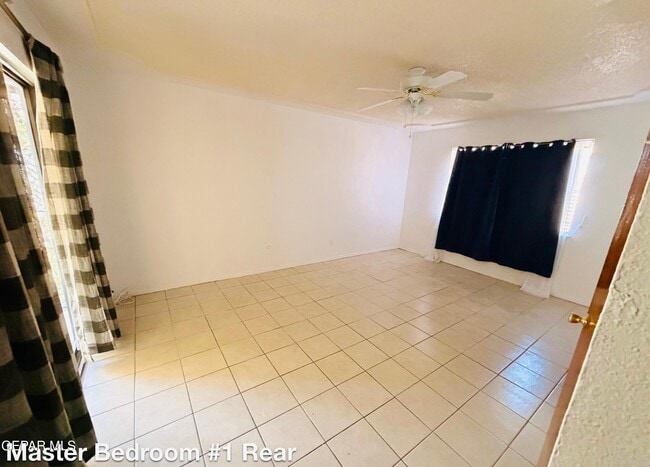 Building Photo - 10555 Kinross Ave