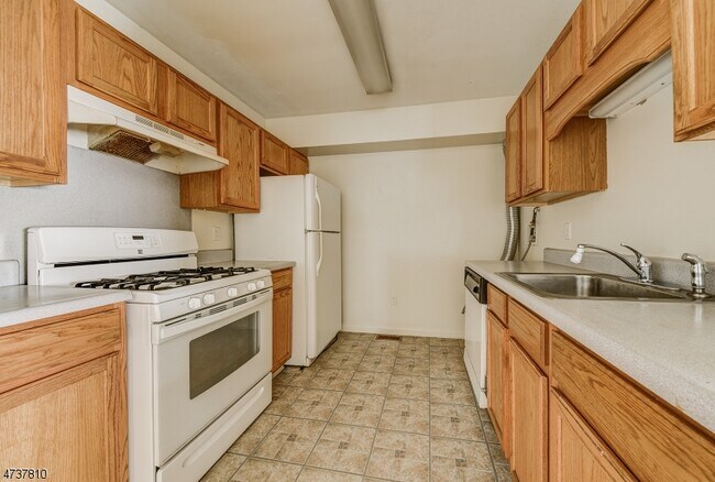 Building Photo - 428 S 7th St