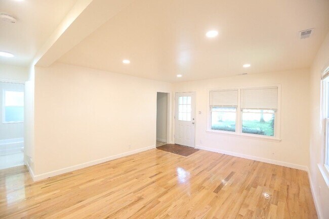 Building Photo - 209 Happ Rd