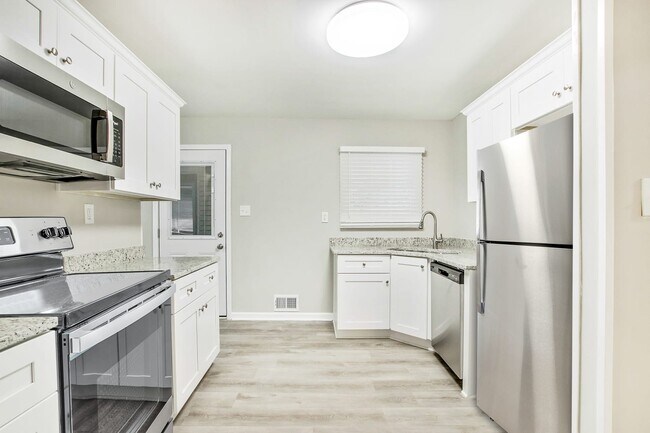 Building Photo - 3207 Cloverhurst Dr