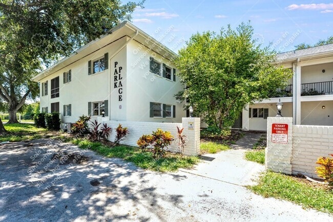 Building Photo - 600 S Betty Ln