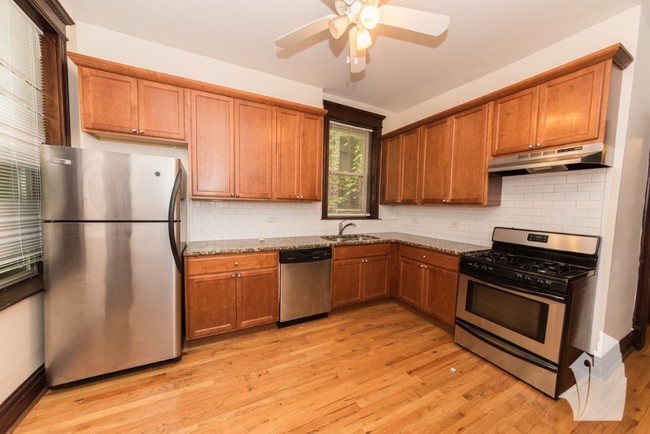 Building Photo - Remodeled 3bed/2bath with Dishwasher & Har...