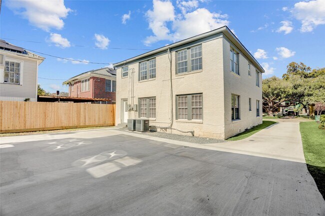 Foto del edificio - 4314 Bell St