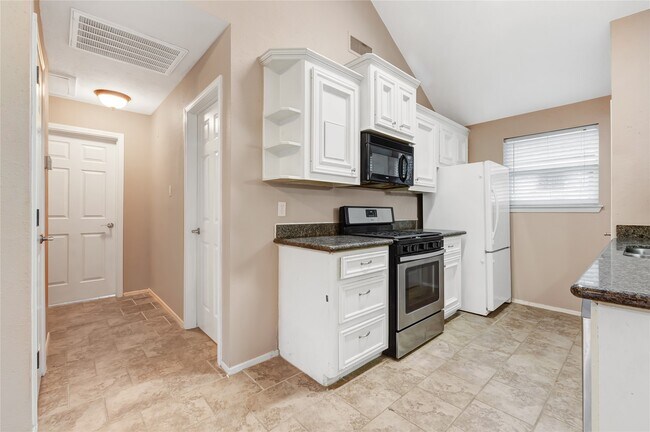 Foto del edificio - 17018 Dusty Mill Dr W